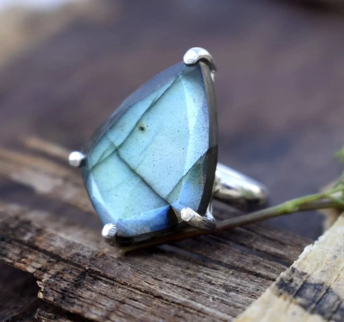 Blue Flash Labradorite Ring,February Birthstone, Gift for Valentine's Day, Handcrafted Jewelry