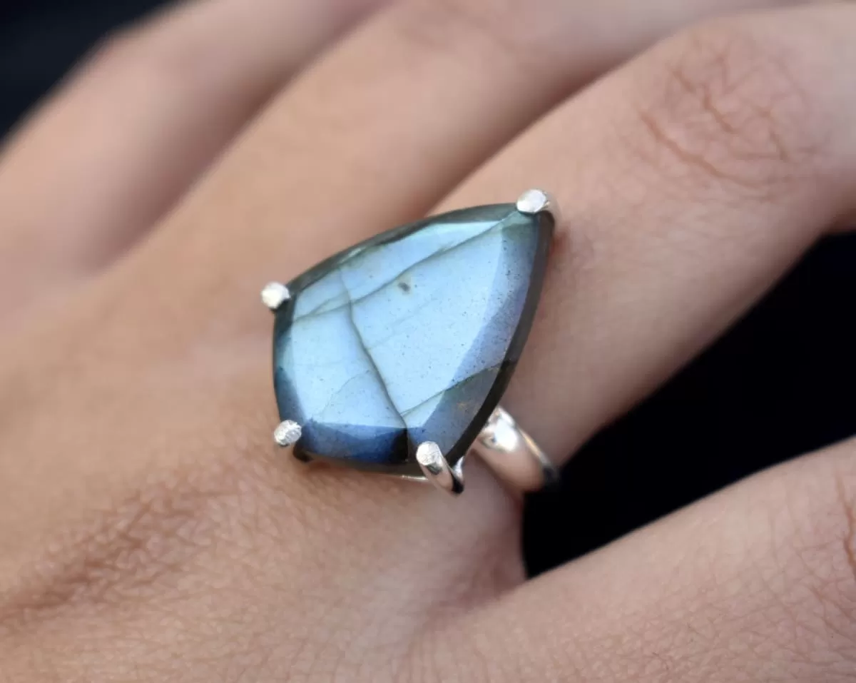 Blue Flash Labradorite Ring,February Birthstone, Gift for Valentine's Day, Handcrafted Jewelry