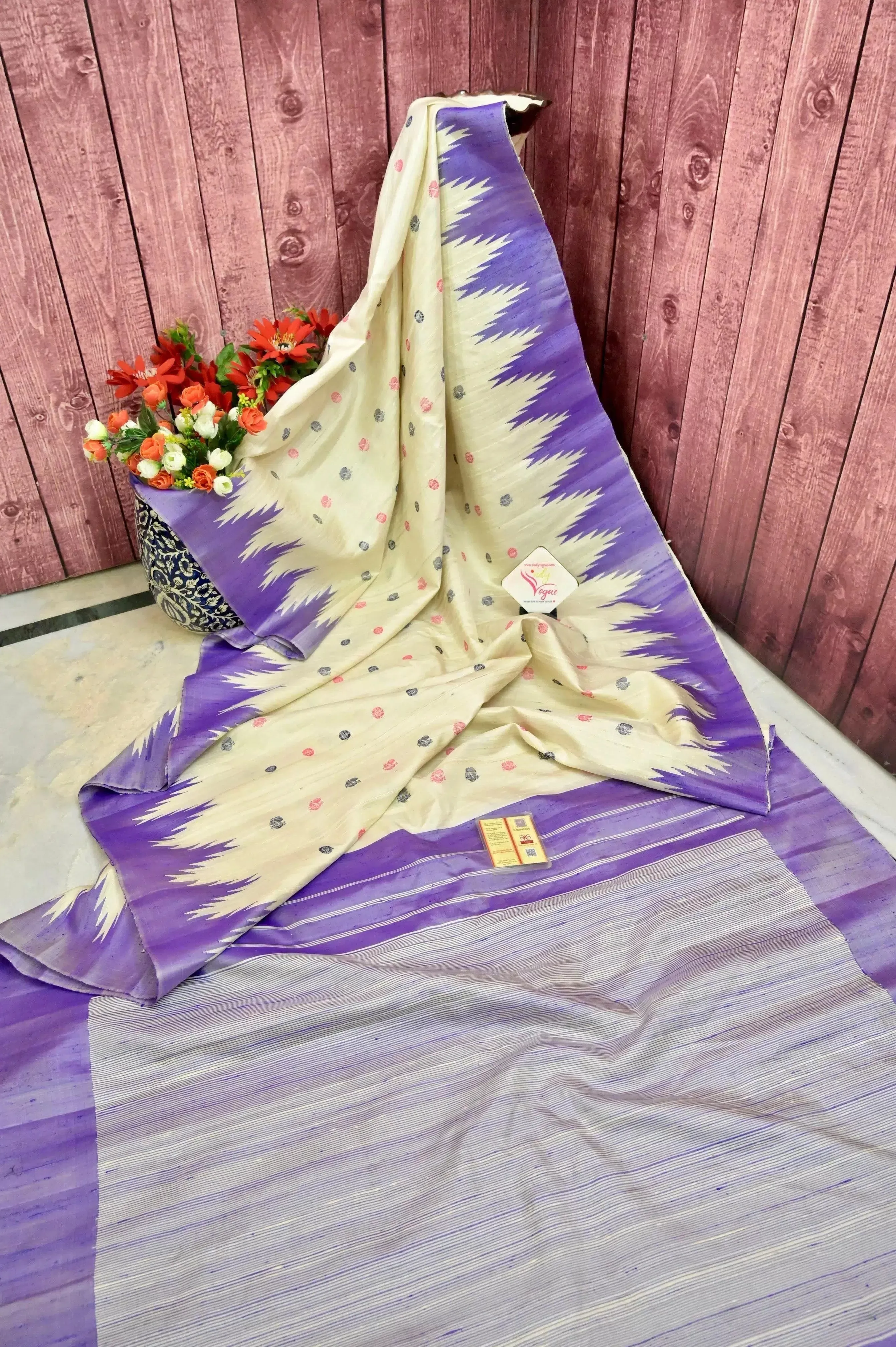 Offwhite and Violet Color Pure Jute Silk Gadwal Saree