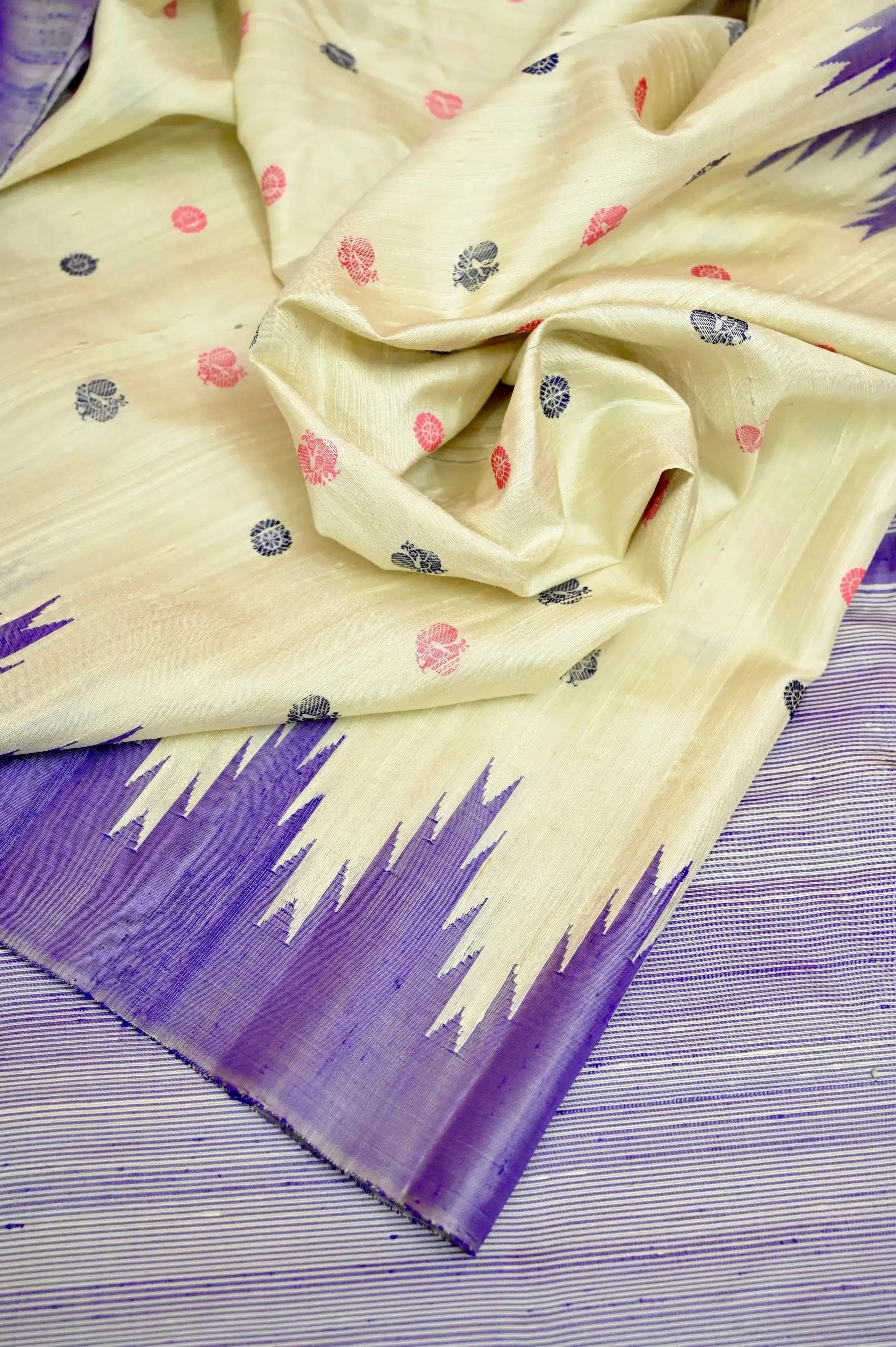 Offwhite and Violet Color Pure Jute Silk Gadwal Saree