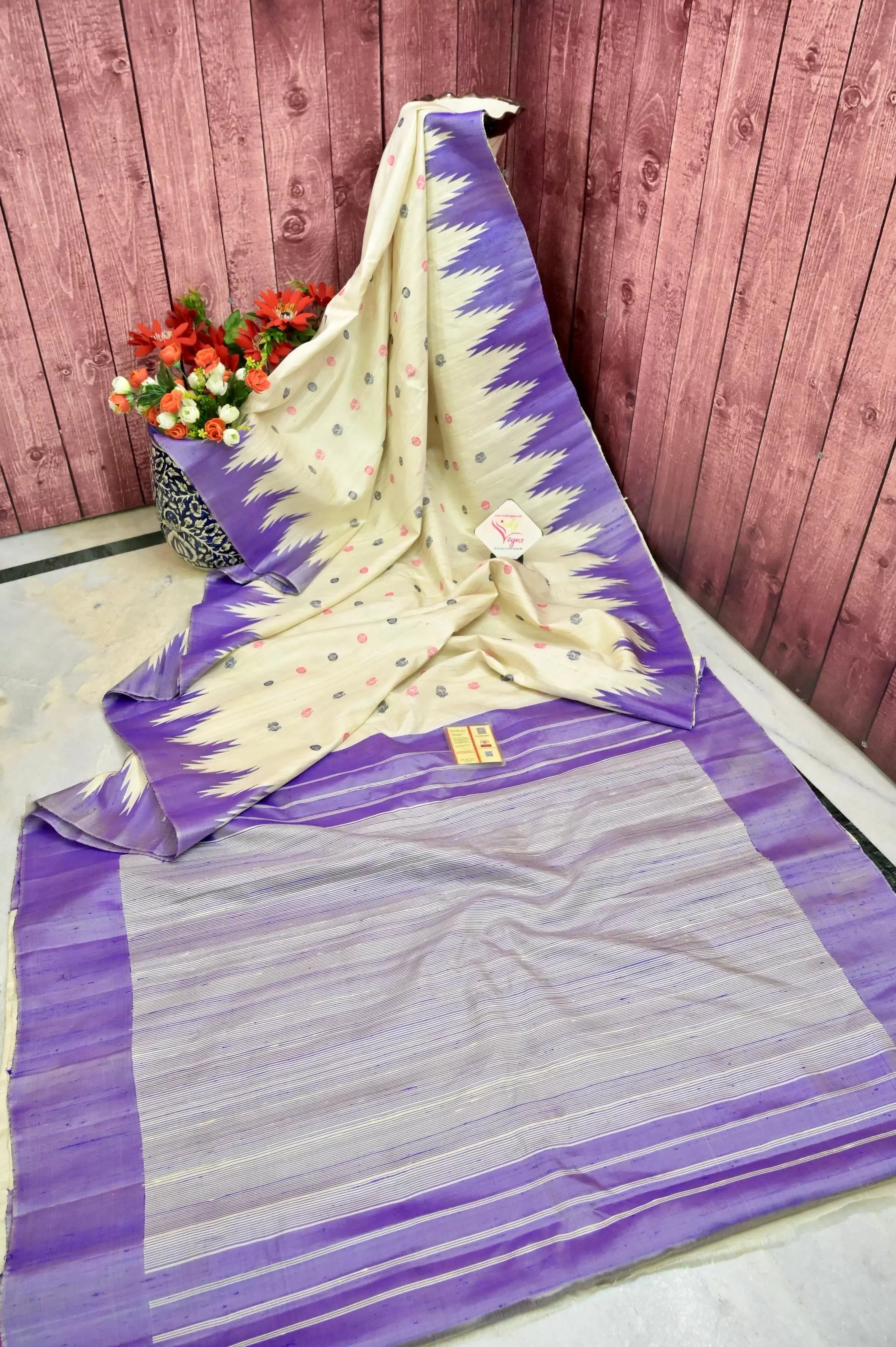 Offwhite and Violet Color Pure Jute Silk Gadwal Saree