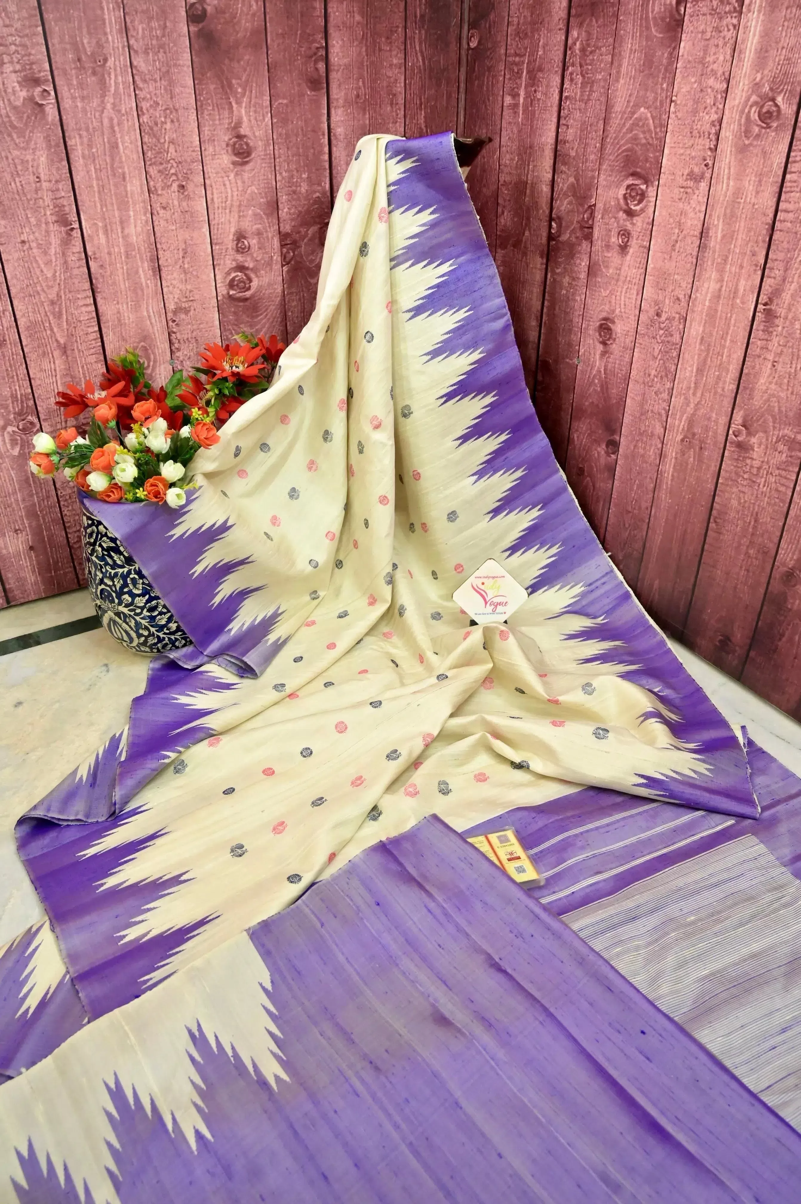 Offwhite and Violet Color Pure Jute Silk Gadwal Saree