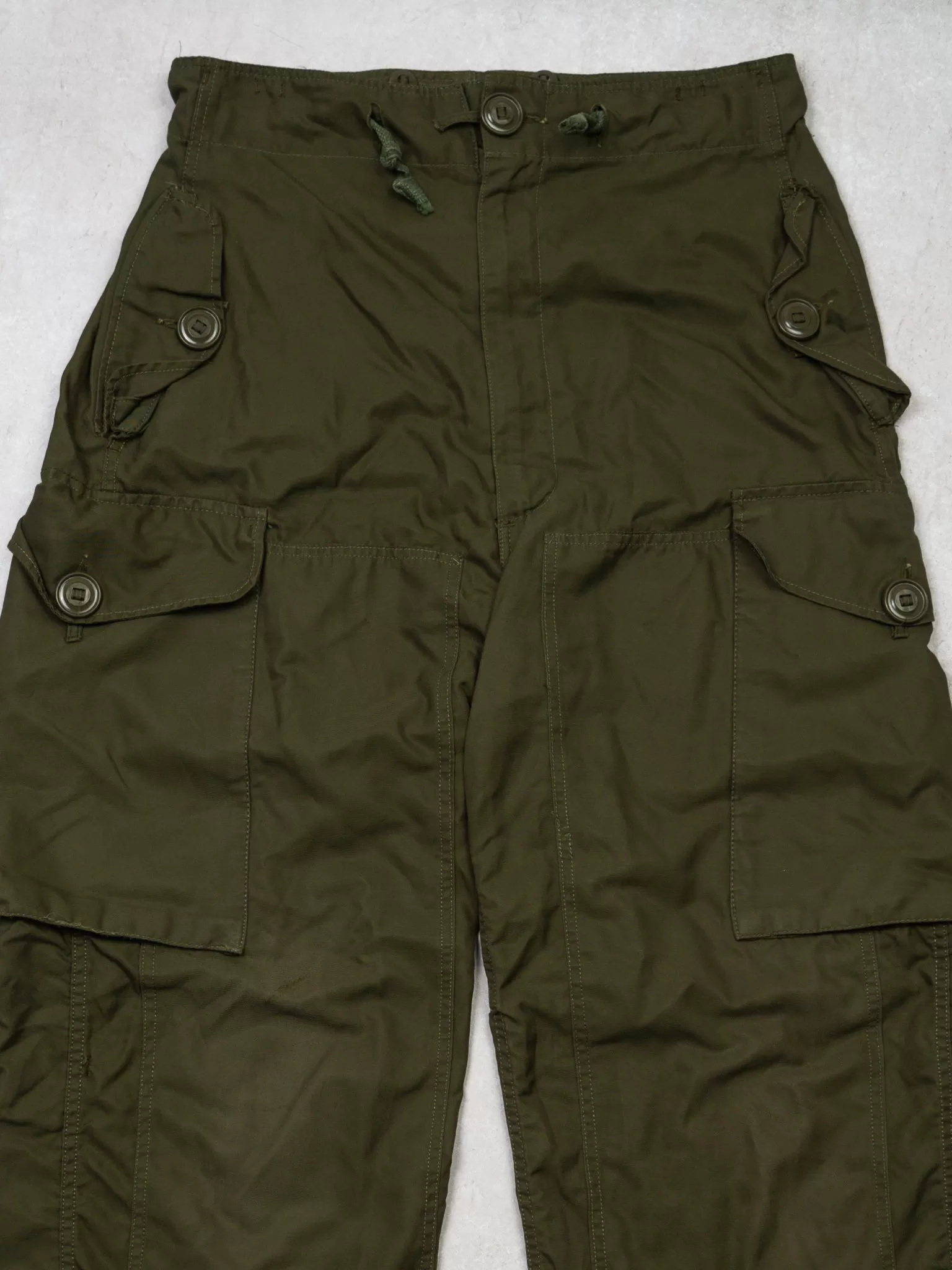 Vintage '82 Adjustable Green Army Windproof Parachute Pants (26-33 x 31)