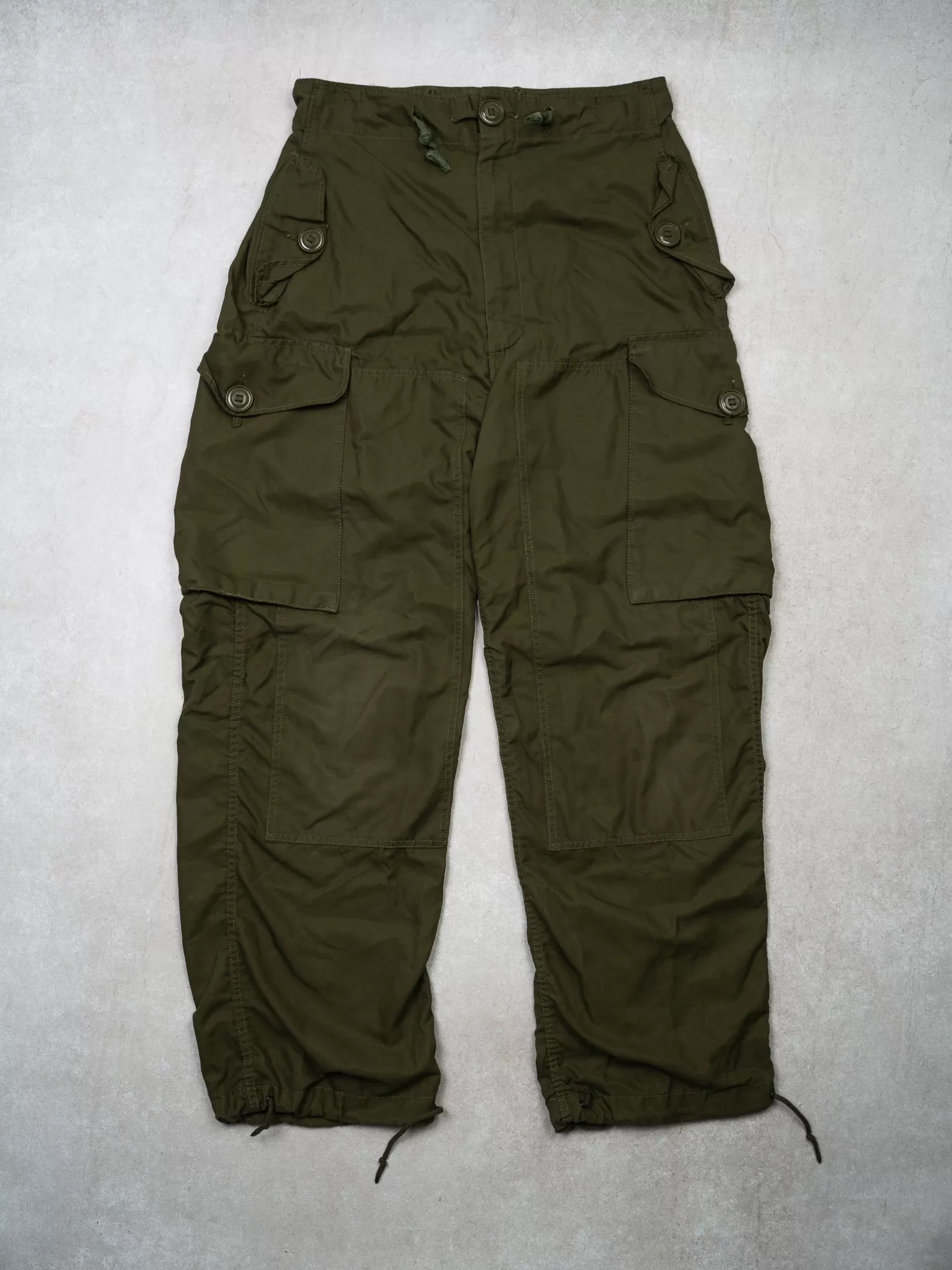 Vintage '82 Adjustable Green Army Windproof Parachute Pants (26-33 x 31)